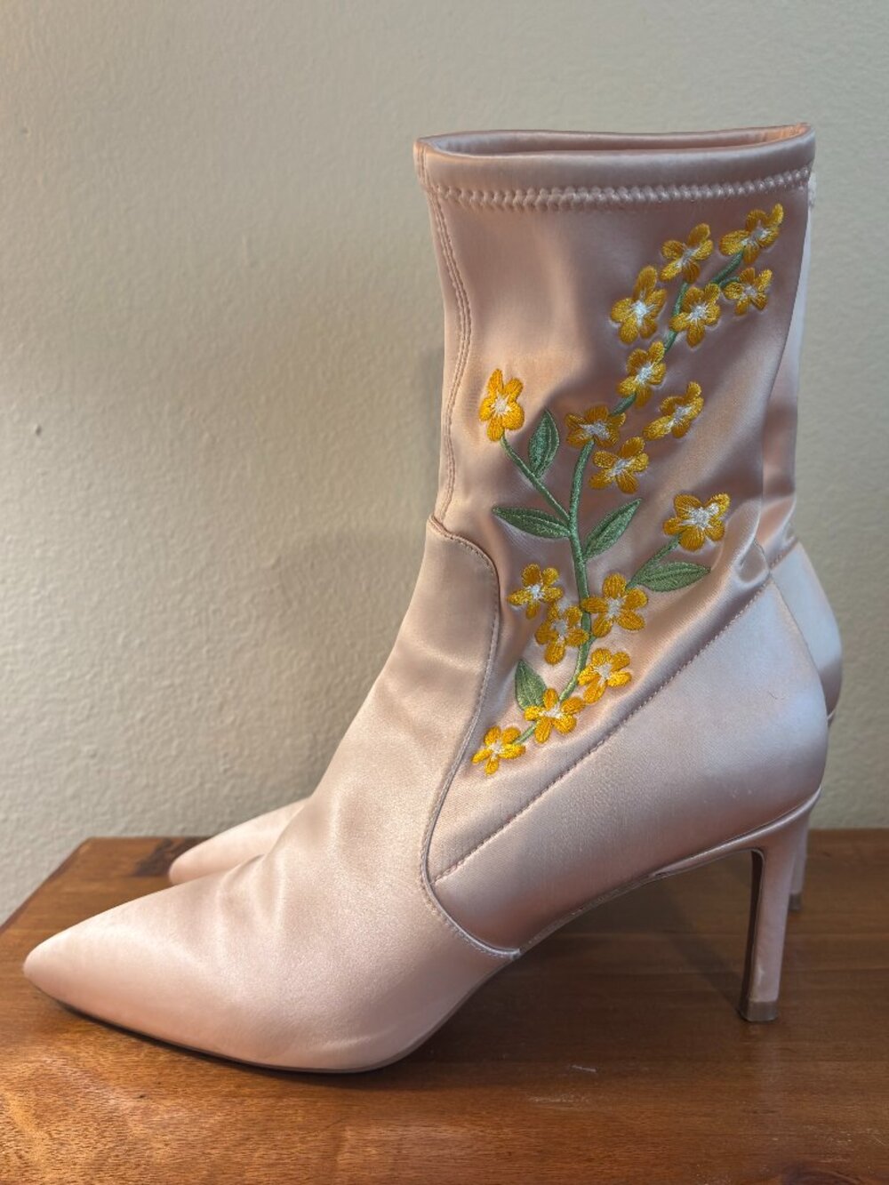 Stuart Weitzman Wren Embroidered Boot Size 8.5